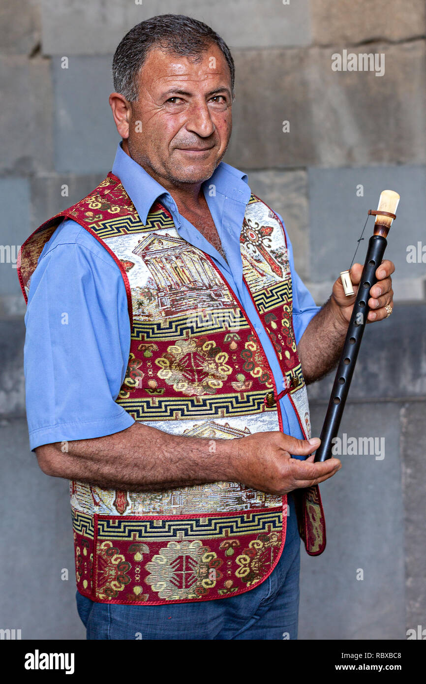 Armenischen Musiker mit lokalen Musikinstrument bekannt als Duduk, in Armenien Stockfoto