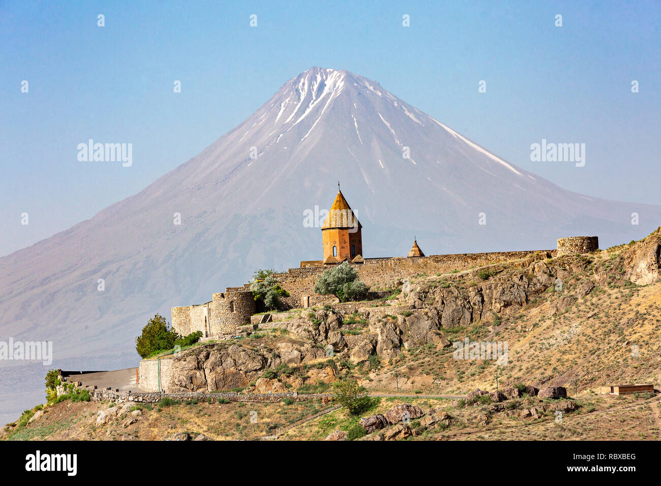 Das Kloster Khor Virap mit Mt Ararat im Hintergrund in Armenien Stockfoto