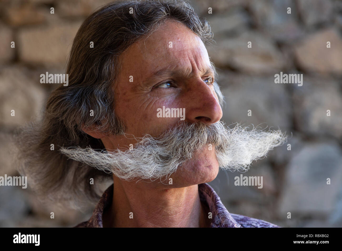 Armenische Mann mit einem großen Schnurrbart, in Eriwan, Armenien Stockfoto