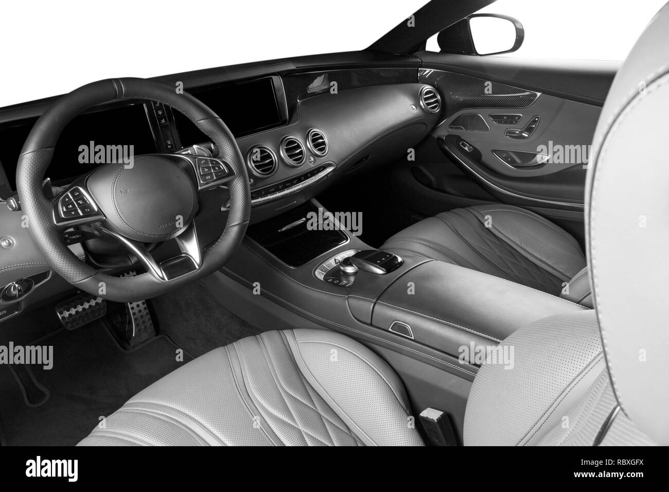 Luxury car interior multimedia control -Fotos und -Bildmaterial in hoher  Auflösung – Alamy