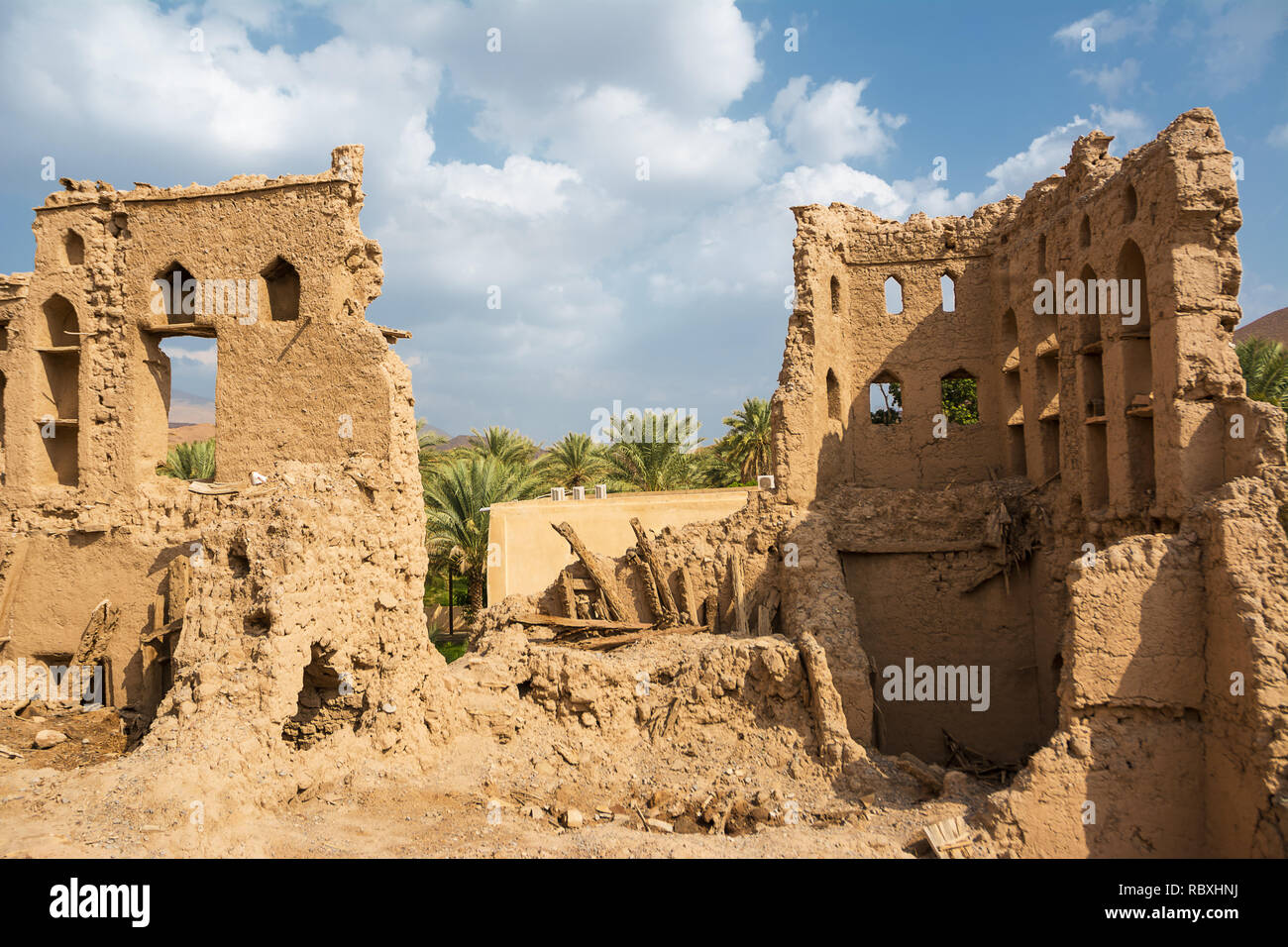 Schlamm zerstörte Häuser von Birkat Al Mouz Stockfoto