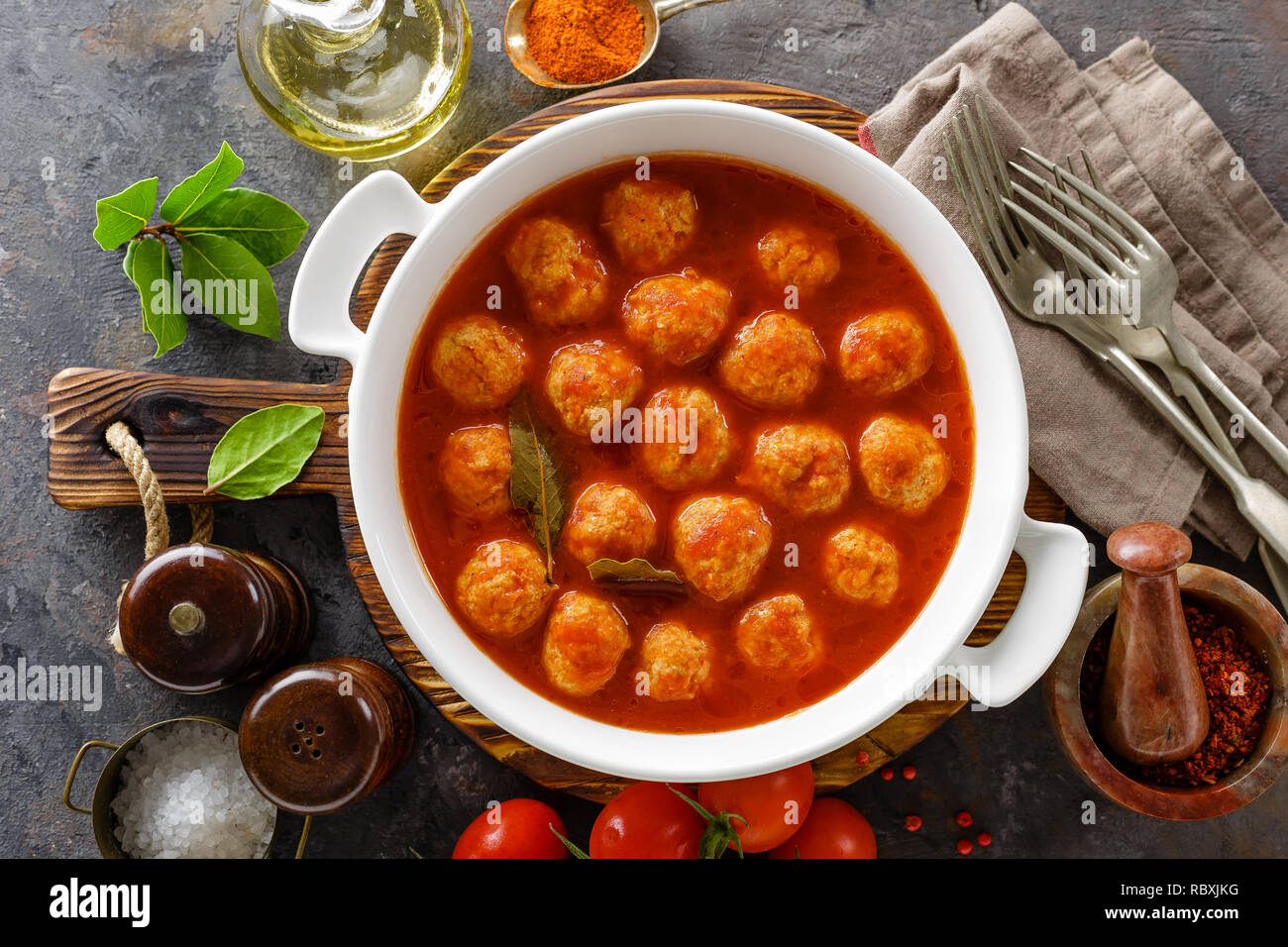 Fleischbällchen in Tomatensauce Stockfoto