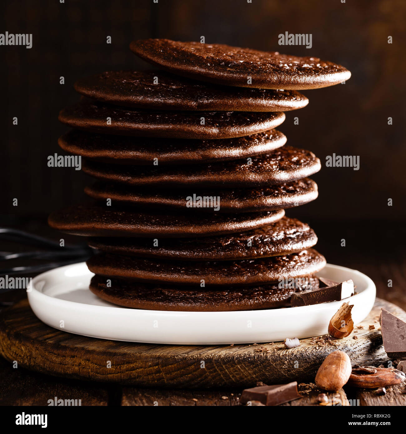Stapel von Schokolade Pfannkuchen Stockfoto