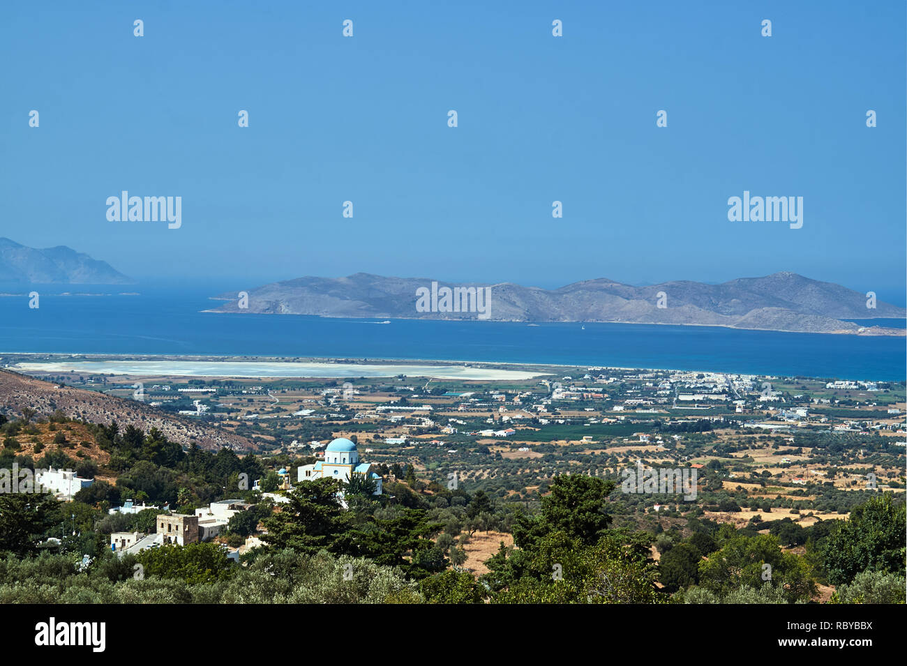 Orthodoxe Kirche und Salt Lake Alikes an den Ufern des Mittelmeers auf der Insel Kos in Griechenland Stockfoto
