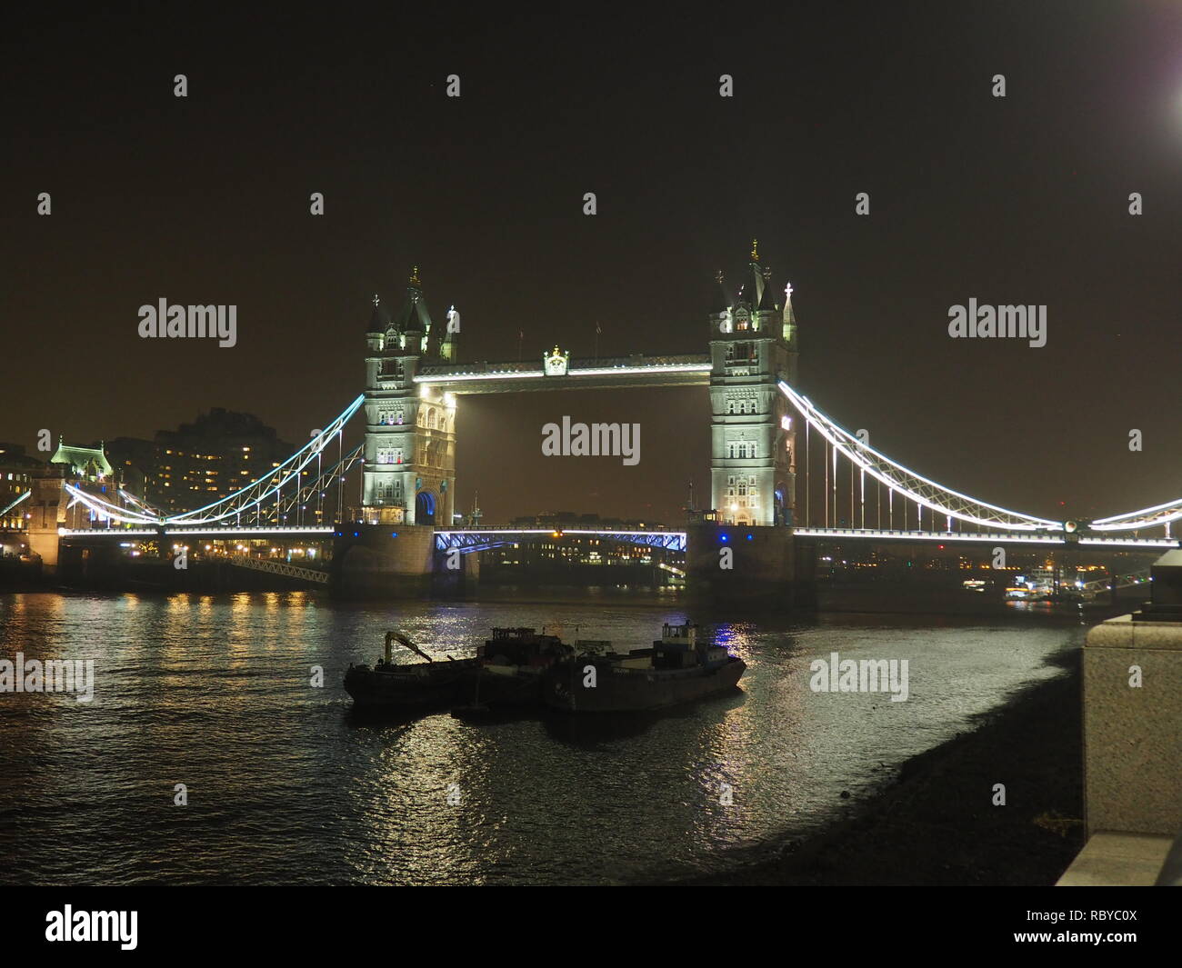 Tower Bridge bei Nacht - London Stockfoto