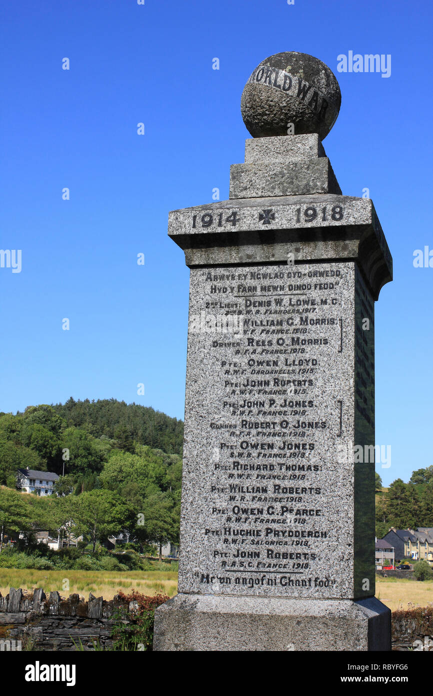 War Memorial Witihn der Garten der Erinnerung, Dolwyddelan Wales Stockfoto