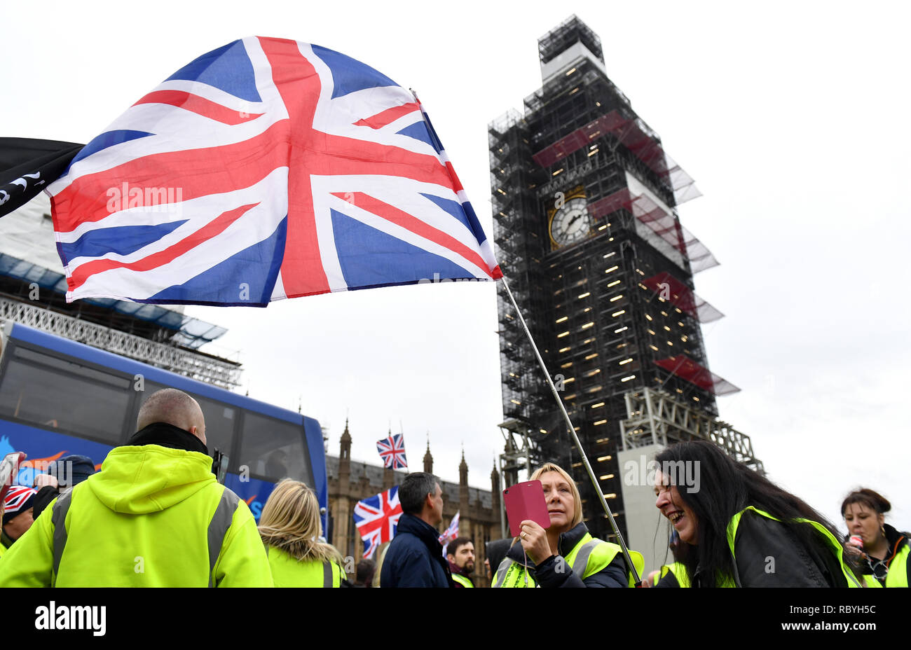 Pro-Brexit Demonstranten in Parliament Square, Central London. Stockfoto
