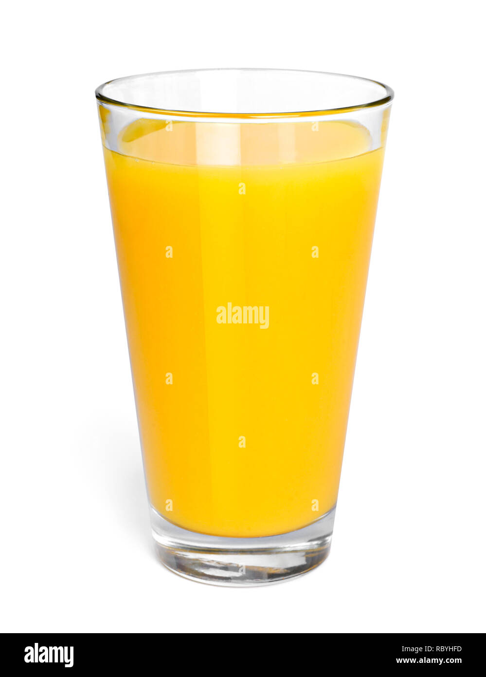 Frisch gepresster Orangensaft in einem Glas, Ansicht von oben. Gesunde Fruchtsäfte, auf weißem Hintergrund. Stockfoto