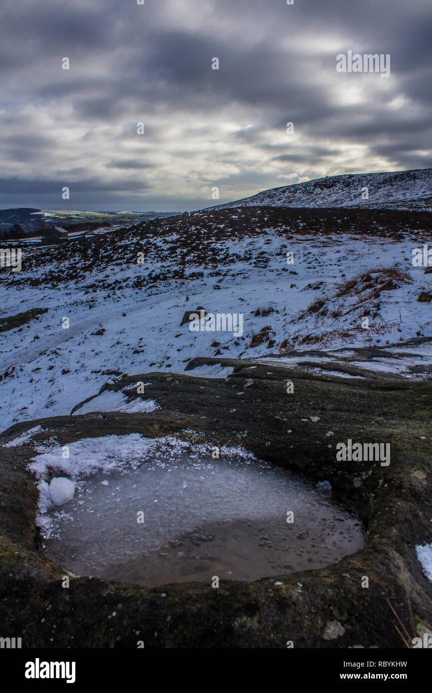 Ilkley Moor, West Yorkshire, Schnee im Winter überdacht Stockfoto