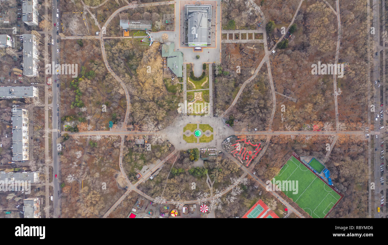 Recreation Park Gorky in Odessa. Eine der grünen Inseln von Odessa. Aus der Vogelperspektive. Januar 2019. Stockfoto
