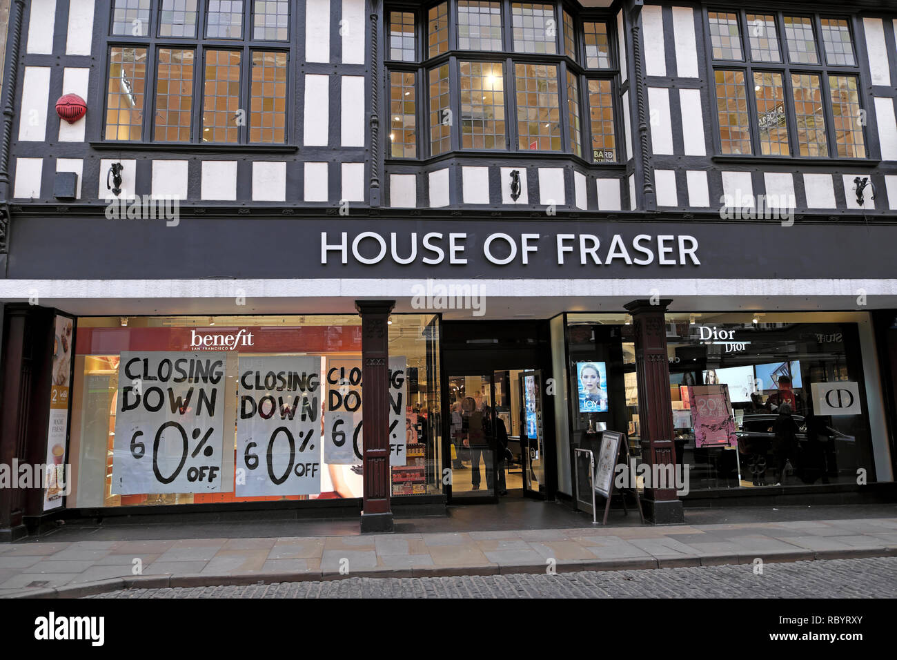 House of Fraser Kaufhaus in Shrewsbury Schließung Verkauf Zeichen im Dezember Shropshire England Großbritannien 2018 KATHY DEWITT DE WITT Stockfoto