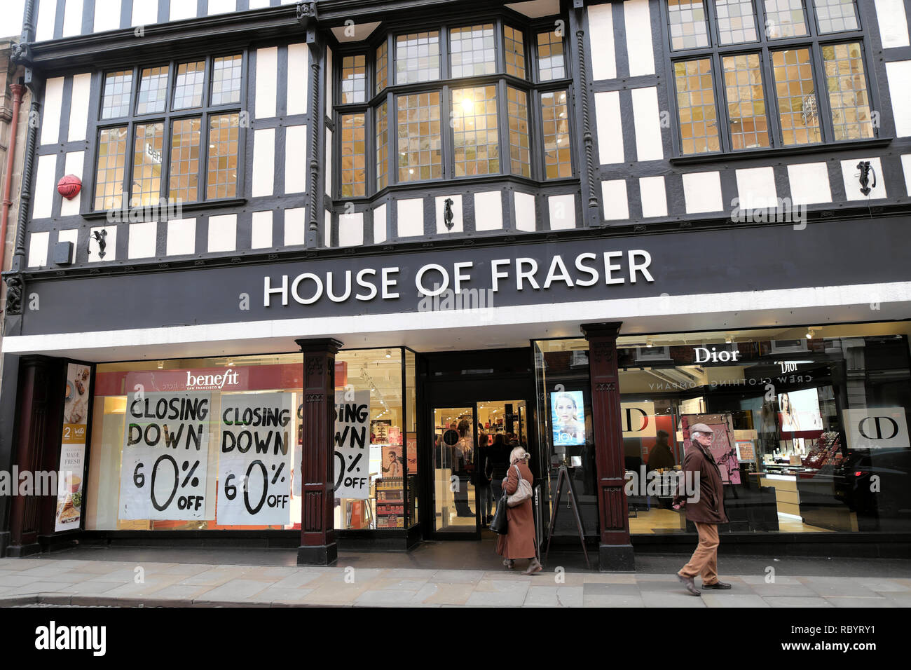 House of Fraser Kaufhaus in Shrewsbury Schließung Verkauf Zeichen im Dezember Shropshire 2018 England UK KATHY DE WITT Stockfoto