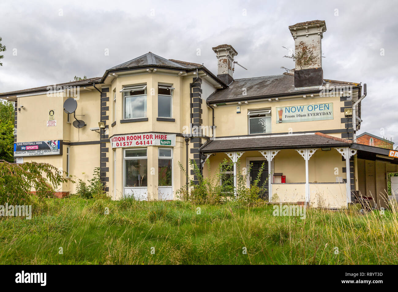 Verfallenes Trades and Labour Club in Redditch, warten auf den Abriss. Stockfoto