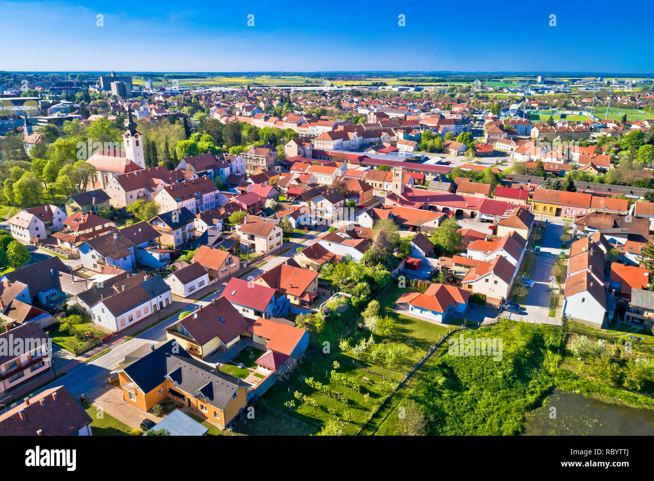 Stadt Koprivnica grün landschaft Luftaufnahme, Region Podravina Kroatien Stockfoto