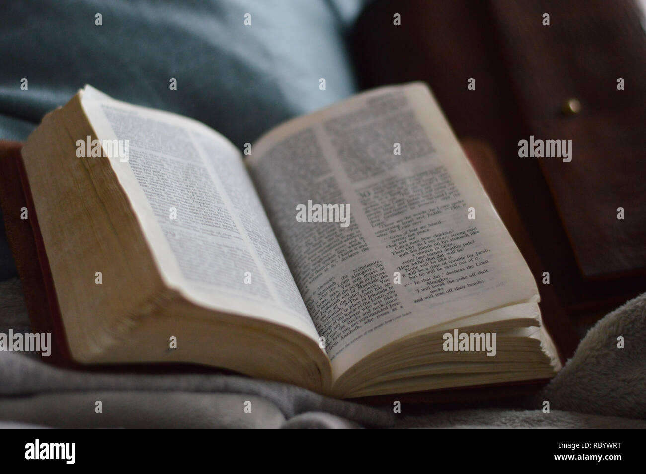 Stille Zeit Bibel und Journal. Stockfoto