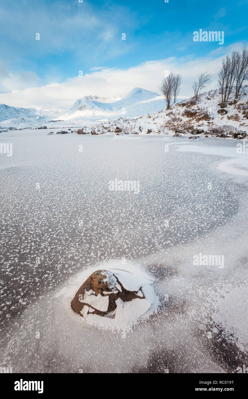 Gefrorene lochan oder See auf Rannoch Moor, Schottland Großbritannien Stockfoto