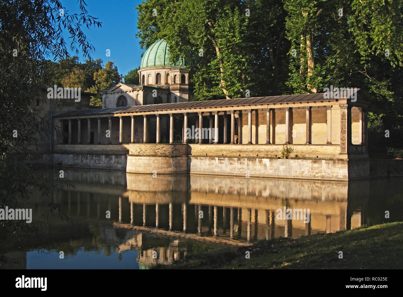 Im Marlygarten Friedenskirche im Schlosspark Sanssouci, Potsdam, Brandenburg, Deutschland, Europa | Kirche des Friedens in der Sanssouc Marlygarde in Park Stockfoto