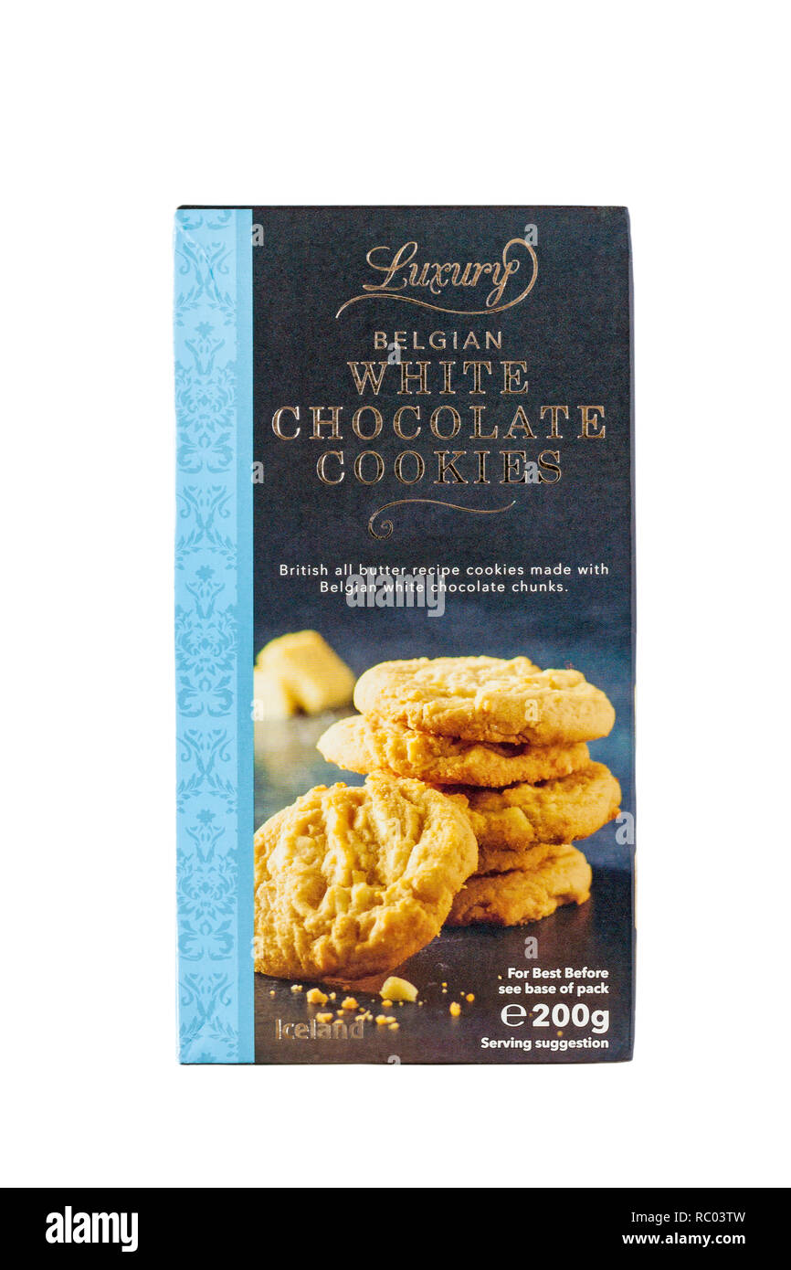 Box Luxus Belgische weiße Schokolade Cookies aus Island isoliert auf weißem Hintergrund - Alle butter Cookies mit Belgischen weiße Schokolade Chunks Stockfoto