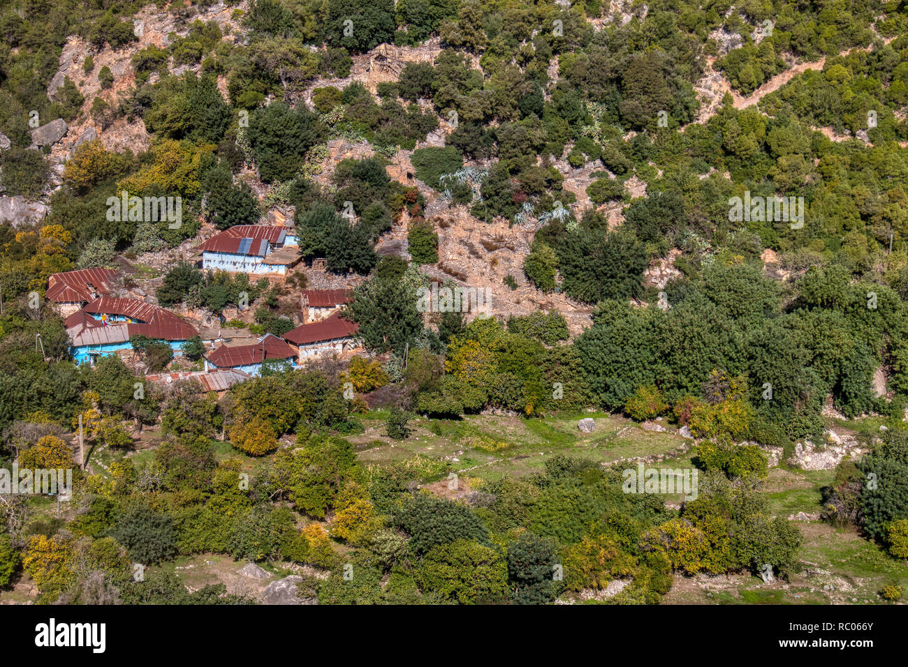 Kleines Dorf in der Landschaft, in Chaouen Provinz (oder Chefchaouen) im Tanger-Tetouan region, Marokko. Stockfoto