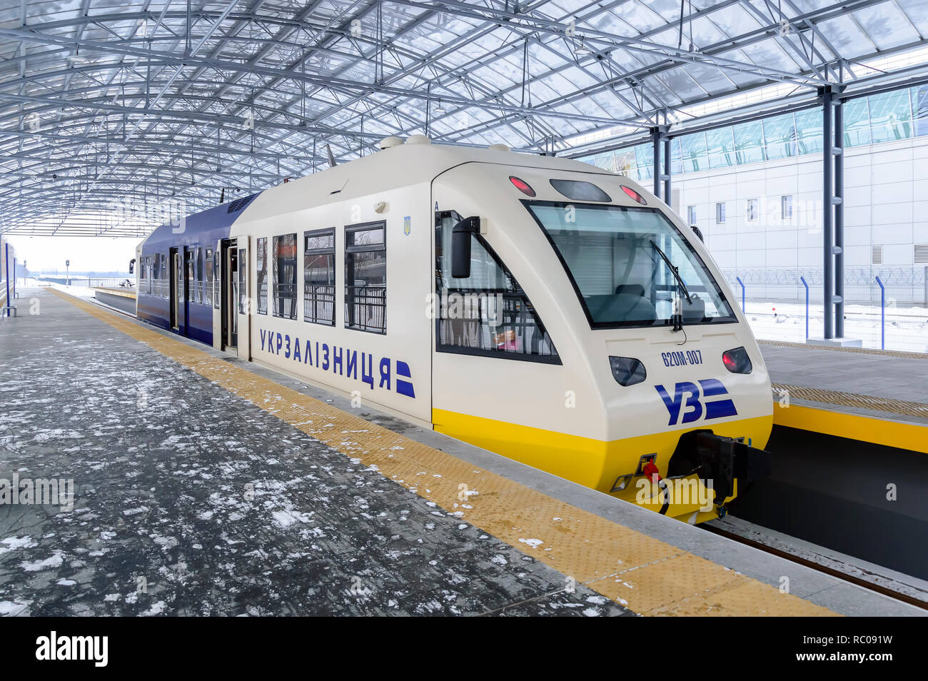 Kiew, Ukraine - JAN 2019: Kiew Borispol Express Zug. Neu gebaute Hochgeschwindigkeitszug zwischen Internationalen Flughafen Boryspil KBP und dem Statio Stockfoto