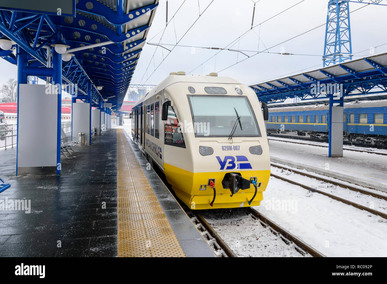 Kiew, Ukraine - JAN 2019: Kiew Borispol Express Zug. Neu gebaute Hochgeschwindigkeitszug zwischen Internationalen Flughafen Boryspil KBP und dem Statio Stockfoto