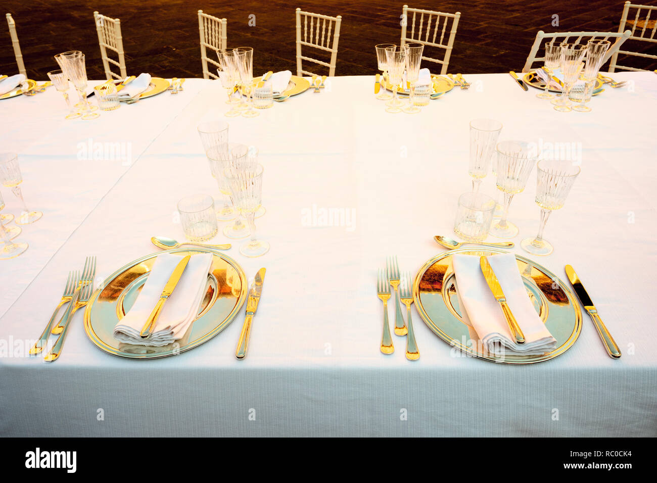 Tabelle für große outdoor Funktion, ungefähr 80 Leute. Pisa, Toskana, Italien, Europa Stockfoto