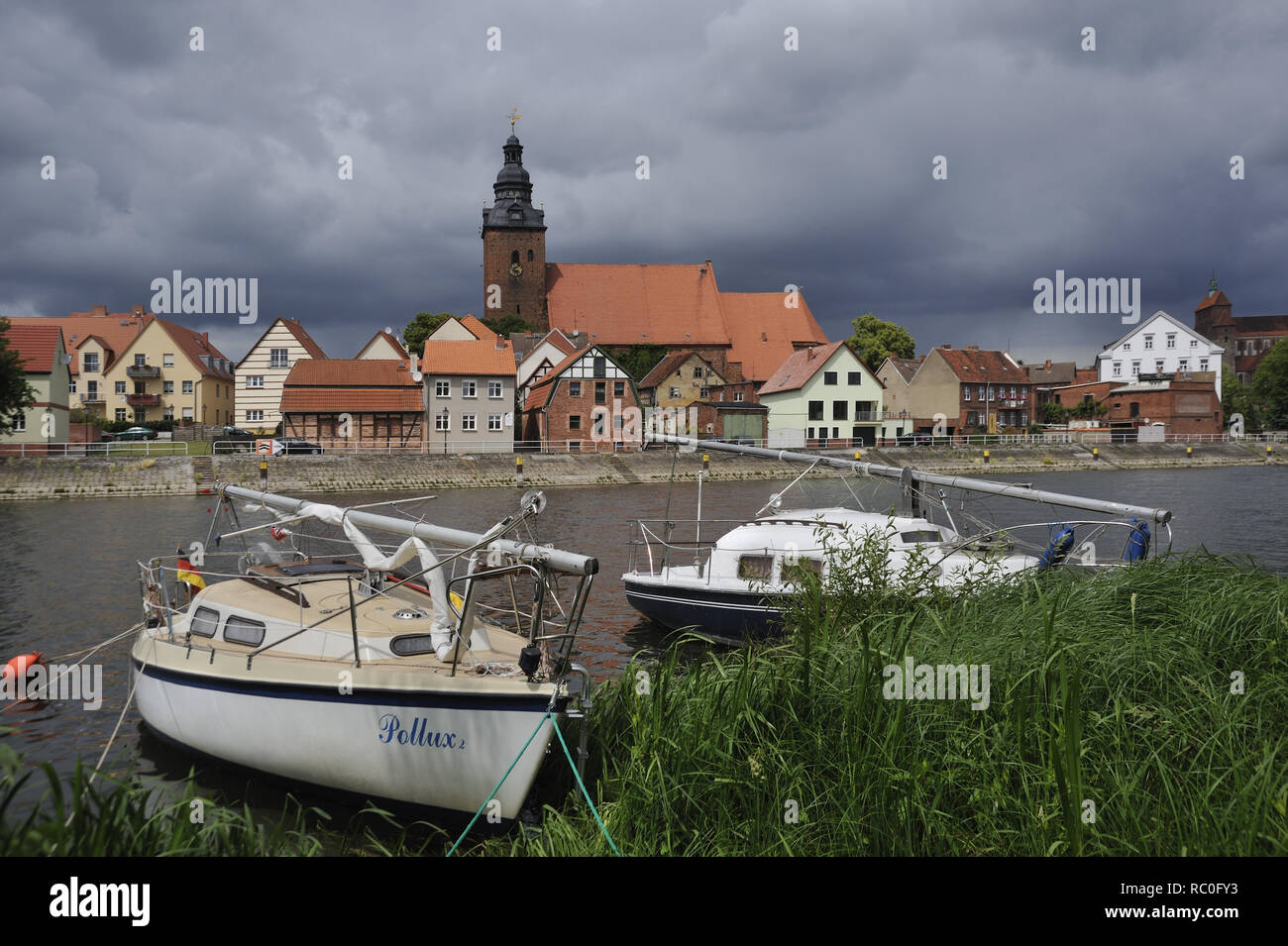 Havelberg mit Blick auf st. Laurentiuskirche Stockfoto