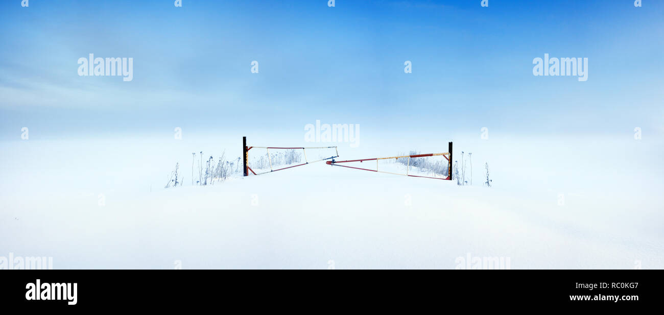 Abstrakte Minimalismus Winterlandschaft. Kunst Landschaft winterliche Panorama winter Feld anzeigen. Stockfoto