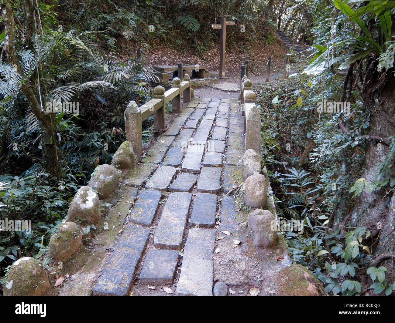 Klebreis Brücke, die Jahrhundert-alten Shuilian Brücke aus Stein Blöcke gemischt mit Klebreis gebaut wurde, dunkel braunem Zucker und Kalk - das ist eine sehr Stockfoto