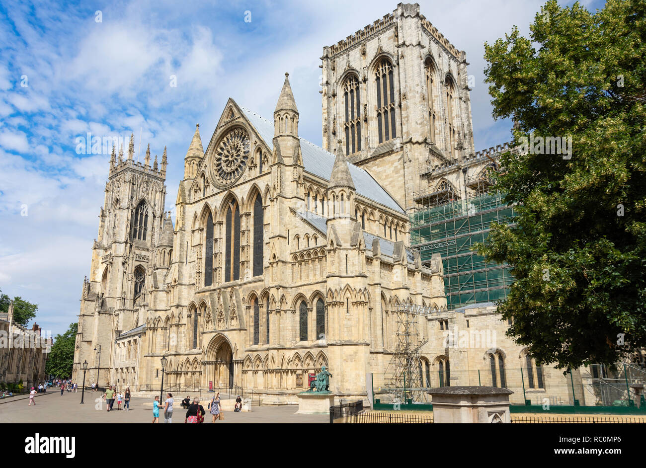 Südlichen Querschiff Eingang, York Minster, Deangate, York, North Yorkshire, England, Großbritannien Stockfoto