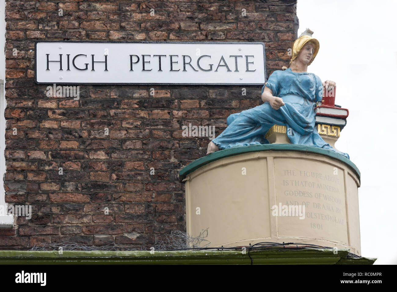 Statue Abbildung von Minerva (die Göttin der Weisheit & Drama), hohe Petergate, York, North Yorkshire, England, Großbritannien Stockfoto