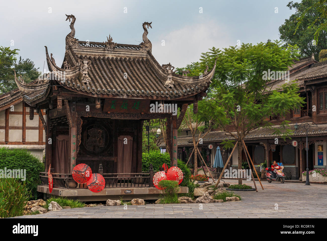 CHENGDU, CHINA - 29. SEPTEMBER: Traditionelle chinesische Gebäude in Anren Alte Stadt, eine berühmte Altstadt in der Provinz Sichuan am 29. September 2018 in Stockfoto