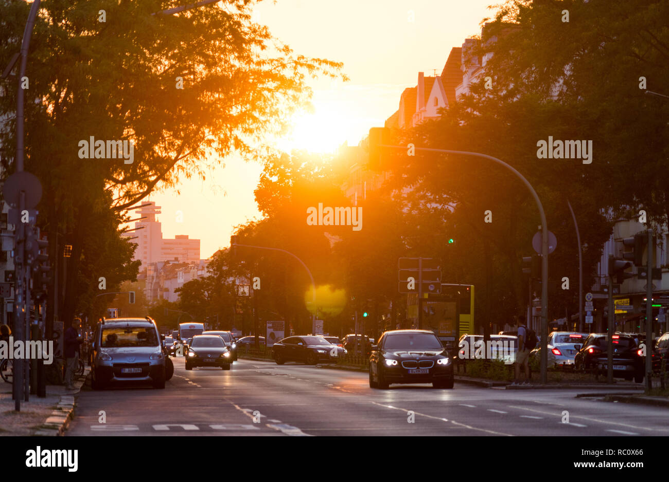 Berlin Charlottenburg Kantstr. Abend Sonnenuntergang Stockfoto