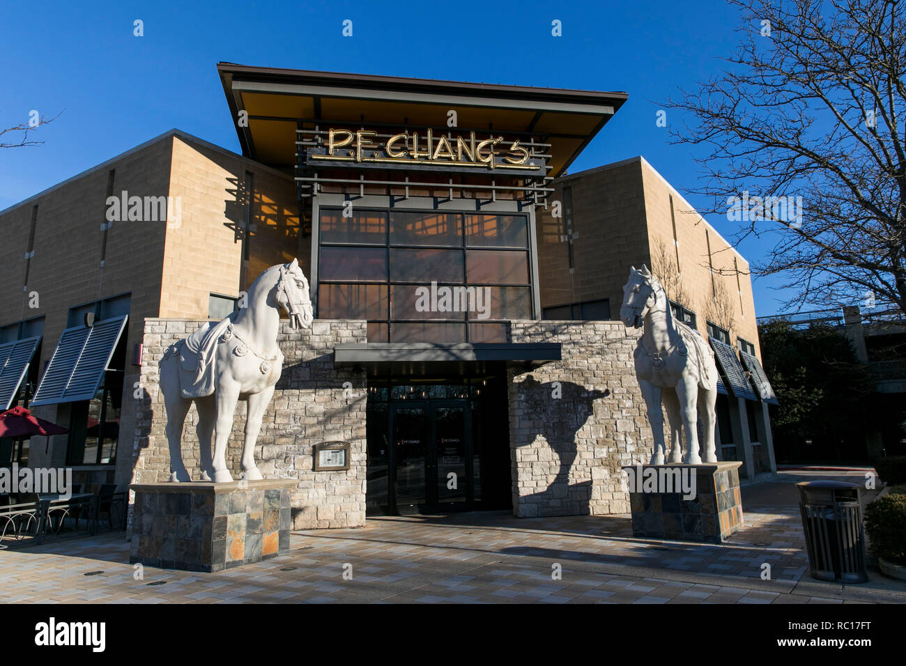 Ein logo Zeichen außerhalb von S. F. Chang's China Bistro Restaurant in Columbia, Maryland am 11. Januar 2019. Stockfoto