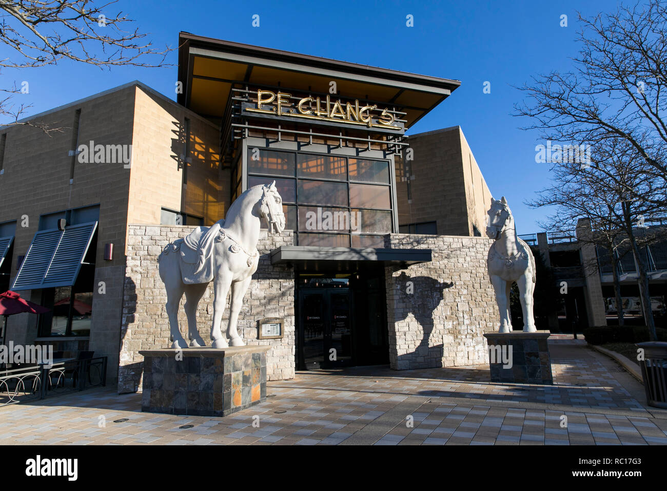 Ein logo Zeichen außerhalb von S. F. Chang's China Bistro Restaurant in Columbia, Maryland am 11. Januar 2019. Stockfoto