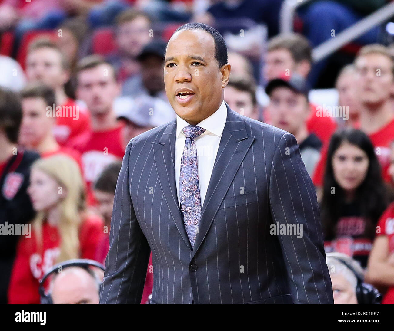 Raleigh, North Carolina, USA. 12 Jan, 2019. NC Zustand Head Coach Kevin Keatts in einem Spiel gegen Pitt am 12 Januar, 2019 am PNC Arena in Raleigh, NC. Credit: Ed Clemente/ZUMA Draht/Alamy leben Nachrichten Stockfoto