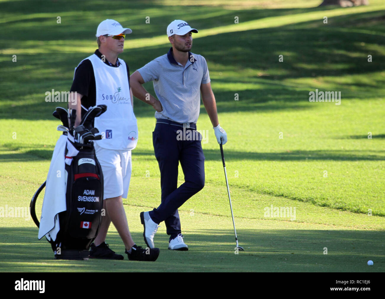 Waialae Country Club, Honolulu, USA. Januar 11, 2019 - Adam Svensson erwartet seine Annäherung auf dem 16 Loch, das während der zweiten Runde der PGA Sony geöffnet an der Waialae Country Club in Honolulu, HI Michael Sullivan/CSM Credit: Cal Sport Media/Alamy leben Nachrichten Stockfoto