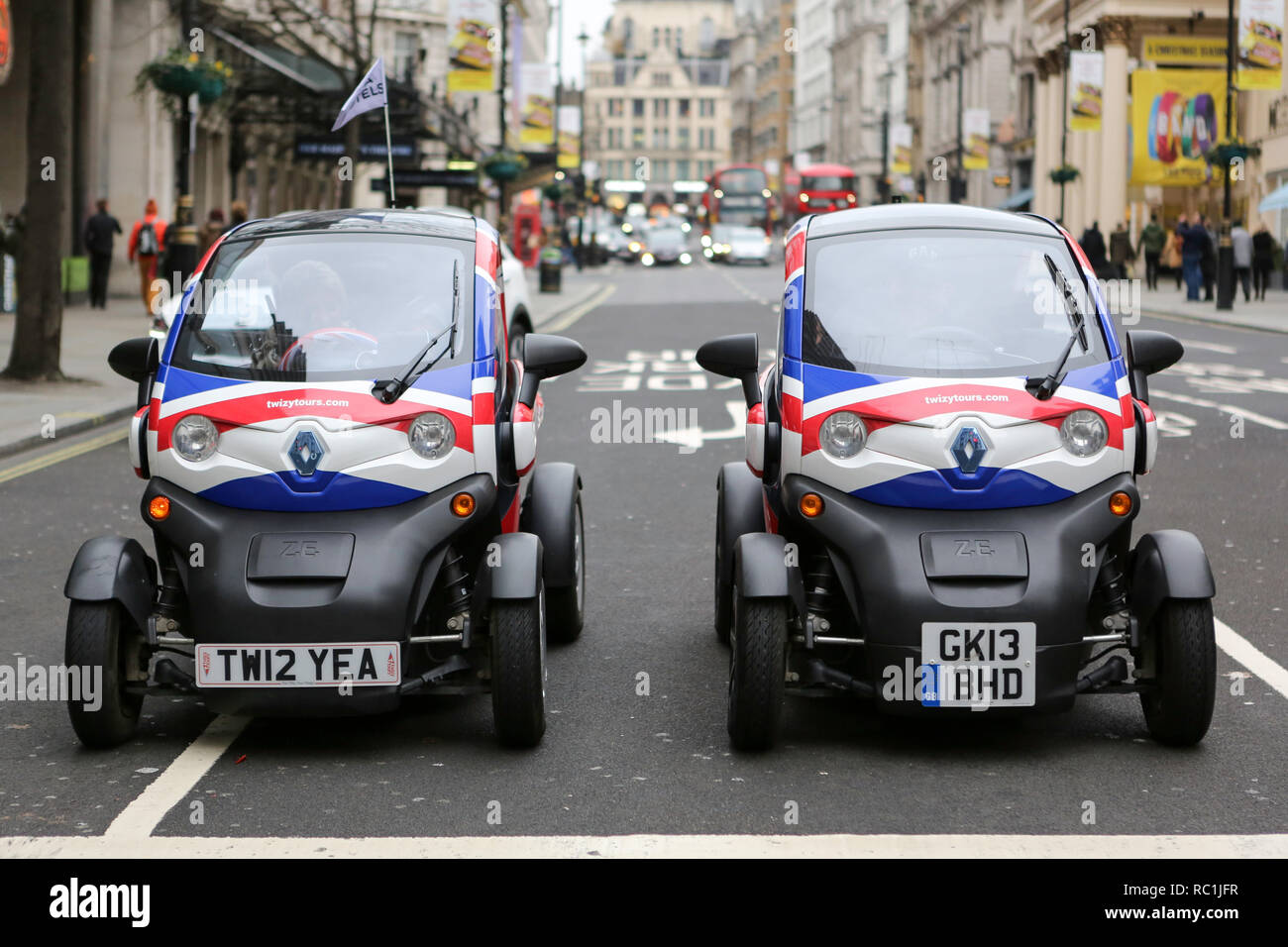 London, Großbritannien. 12 Jan, 2019. Zwei Twizy selbst fahren Autos auf Haymarket. Penelope Barritt/Alamy leben Nachrichten Stockfoto