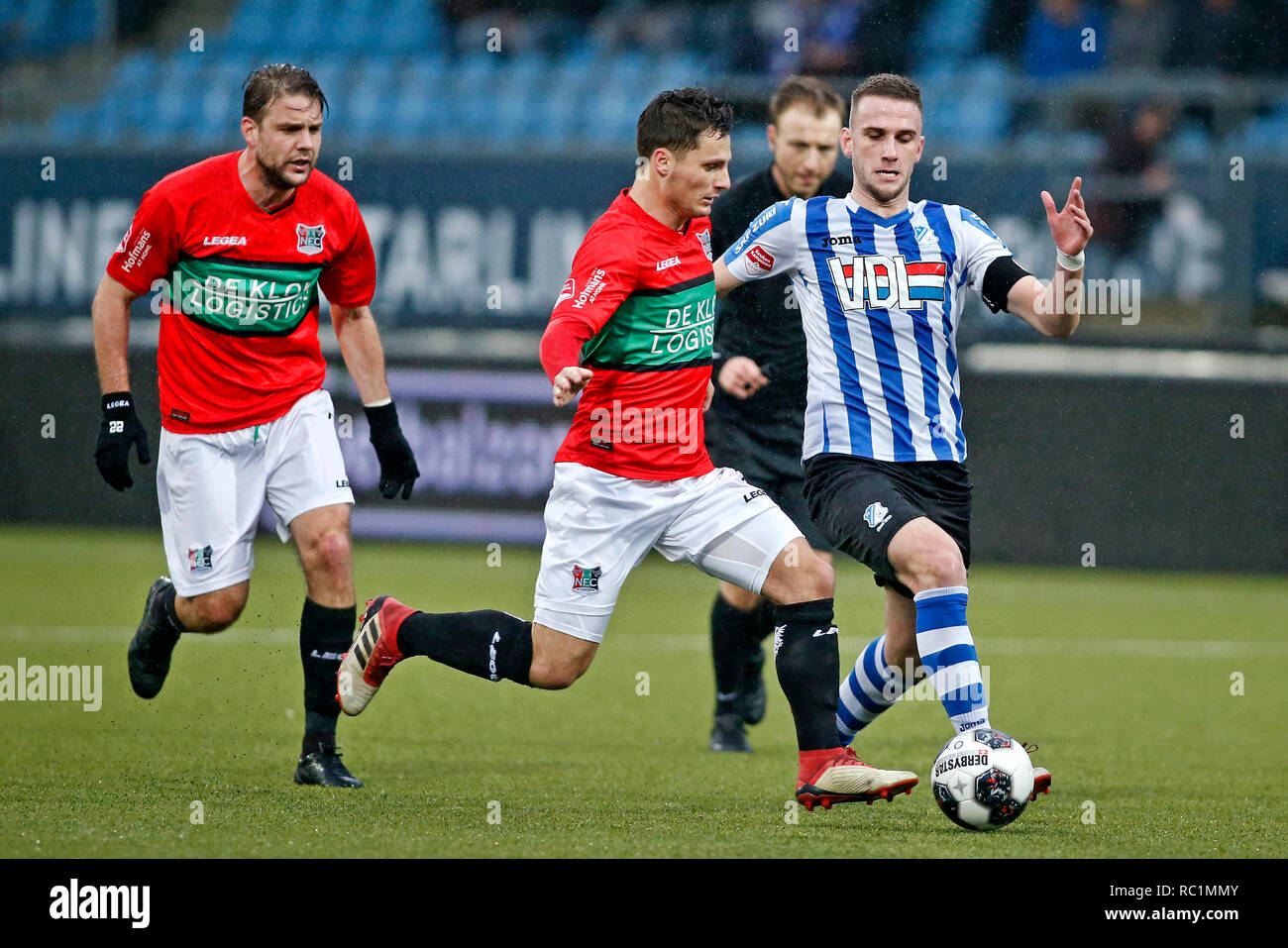Eindhoven, Niederlande. 13. Januar 2019. NEC, Fußball, Niederländische Keuken Kampioen divisie Saison 2018 - 2019. Eindhoven player Branco van den Boomen (R) und NEC Spieler Brahim Darri (C) und NEC Spieler Joey van den Berg (L) während des Spiels Eindhoven - NEC. Credit: Pro Schüsse/Alamy leben Nachrichten Stockfoto