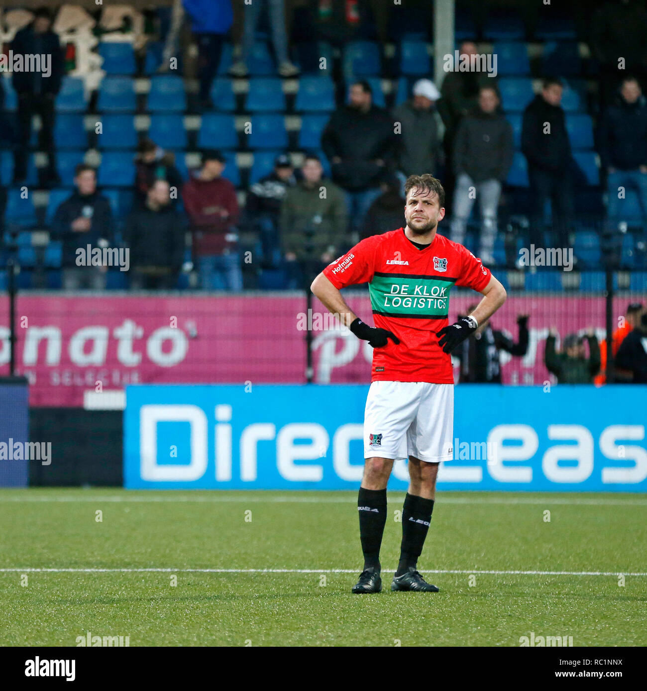 Eindhoven, Niederlande. 13. Januar 2019. Eindhoven - NEC, Fußball, Niederländische Keuken Kampioen divisie Saison 2018 - 2019. NEC Spieler Joey van den Berg niedergeschlagen nach dem Spiel Eindhoven - NEC (3-2). Credit: Pro Schüsse/Alamy leben Nachrichten Stockfoto