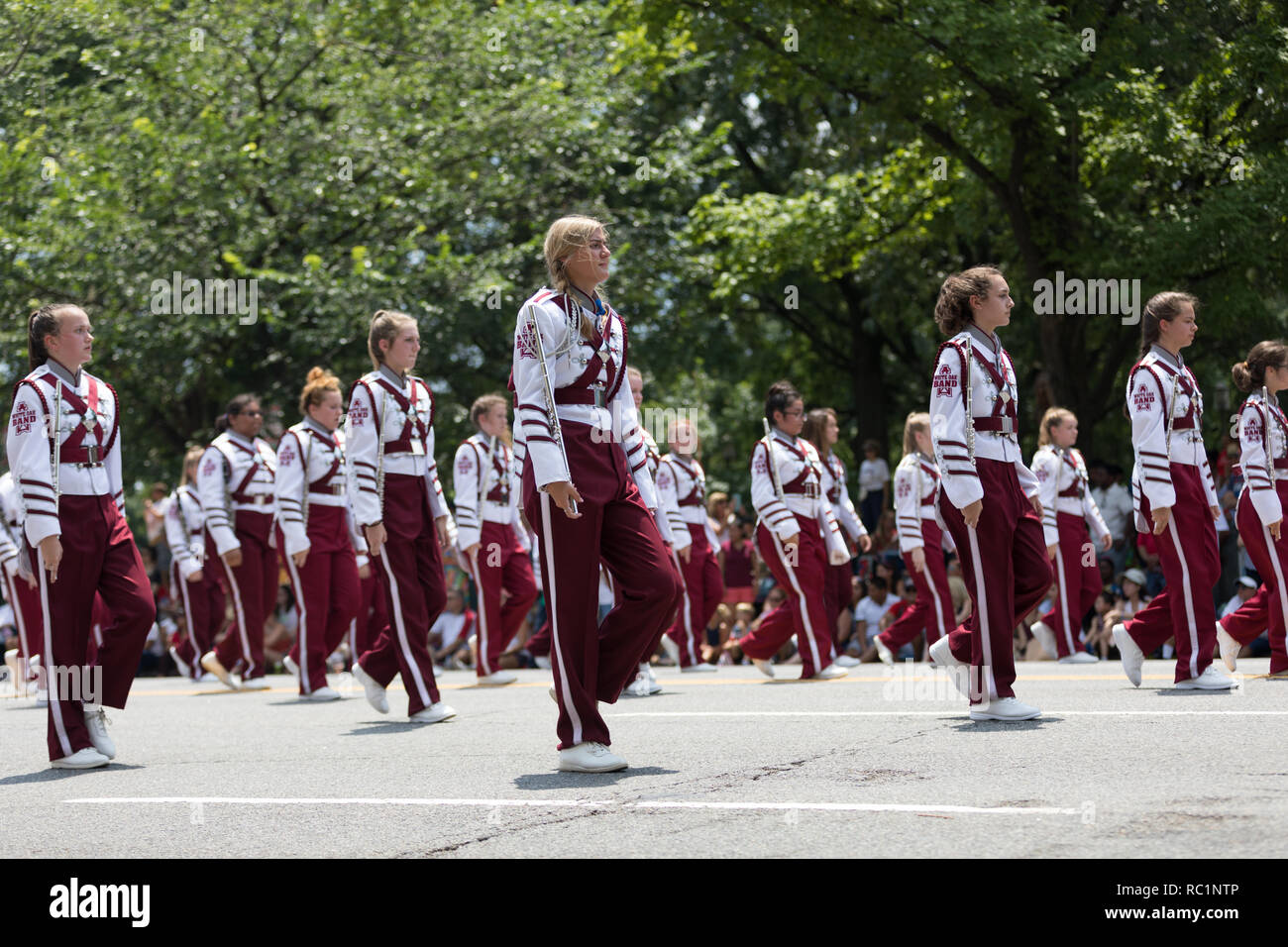 Washington, D.C., USA, 4. Juli 2018, die nationale Unabhängigkeit Day Parade, weiße Eiche High School, Regiment von Roughnacks, Marching Band aus weißem Oa Stockfoto