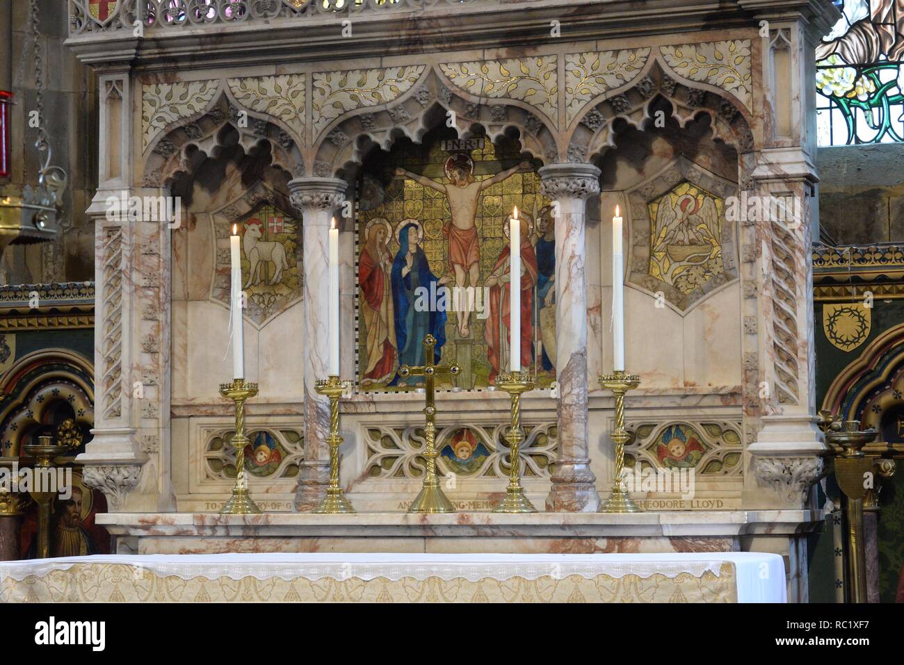 Verschiedene Prominente nehmen an der Beerdigung von Ronnie Corbett in St. Johannes Evangelist Kirche in Shirley, in der Nähe von Croydon Wo: Croydon, Großbritannien Wann: 18 Apr 2016 Credit: Steve Finn/WANN Stockfoto