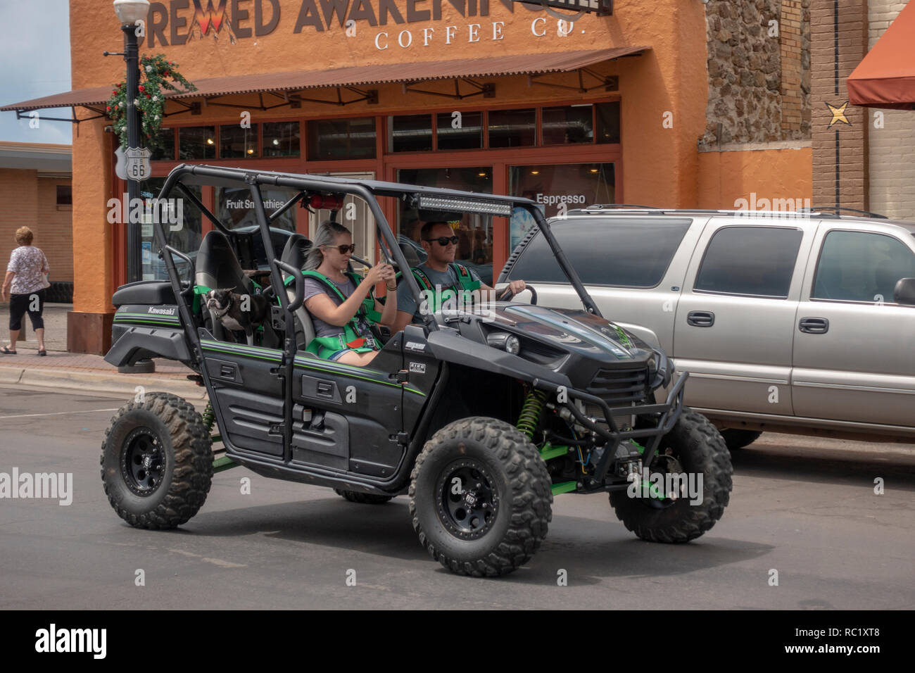 Ein Kawasaki ATV (evtl. Teryx) durch Williams, als das Tor zum Grand Canyon National Park bekannt, im nördlichen Arizona, USA. Stockfoto