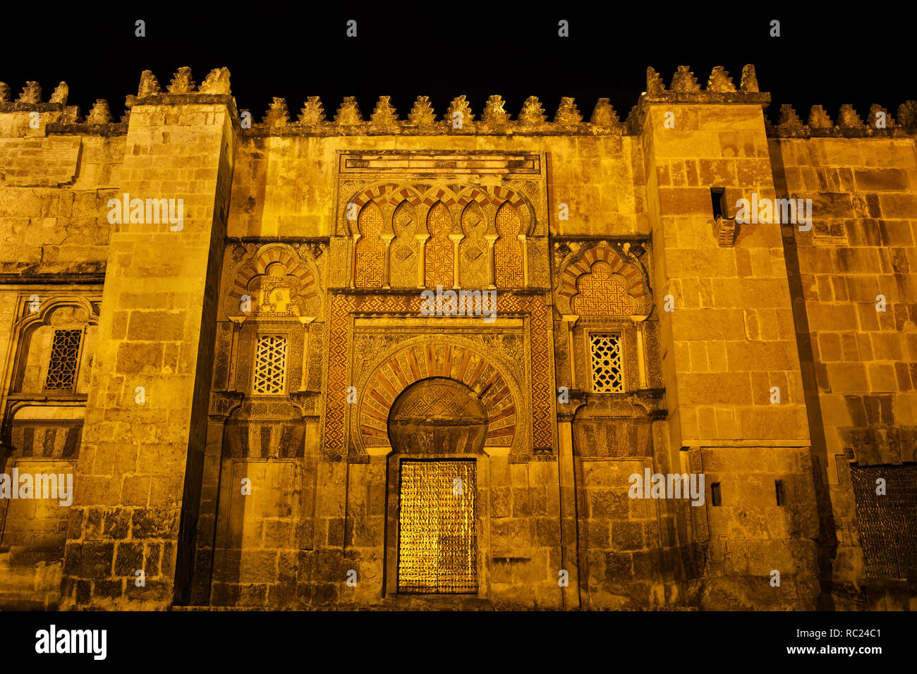 Moschee Kathedrale von Cordoba - die Große Moschee in Cordoba, Andalusien, Spanien. Al-Hakam II Türen - Puerta de San Ildefonso auf der westlichen Wand von 10 cen Stockfoto