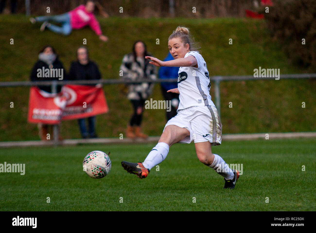 Swansea City Damen host Cardiff City Frauen in der Welsh Premier League der Frauen an llandarcy Akademie des Sports. Lewis Mitchell/YCPD. Stockfoto