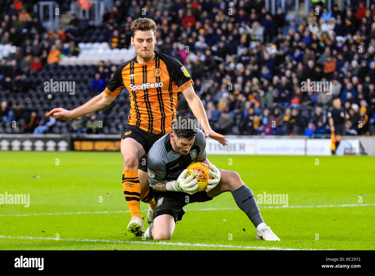 12. Januar 2019, kcom Stadion, Hull, England; Sky Bet Meisterschaft, Hull City vs Sheffield Mittwoch; Keiren Westwood von Sheffield Mittwoch mit einem wichtigen speichern Credit: John Hobson/News Bilder der Englischen Football League Bilder unterliegen DataCo Lizenz Stockfoto