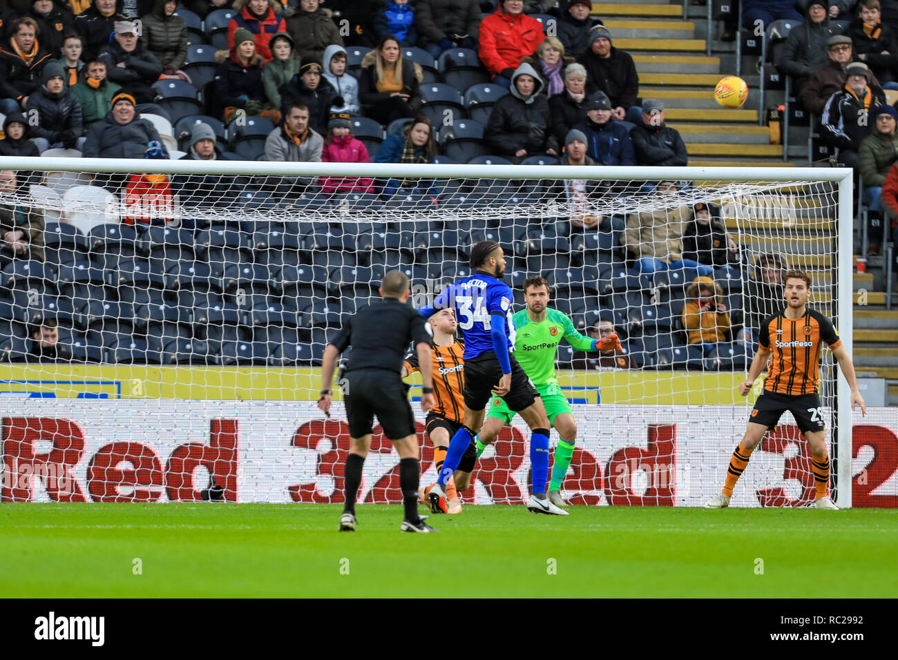 12. Januar 2019, kcom Stadion, Hull, England; Sky Bet Meisterschaft, Hull City vs Sheffield Mittwoch; Hector (34) von Sheffield Mittwoch mit einem Schneidwerk auf Ziel: John Hobson/News Bilder der Englischen Football League Bilder unterliegen DataCo Lizenz Stockfoto