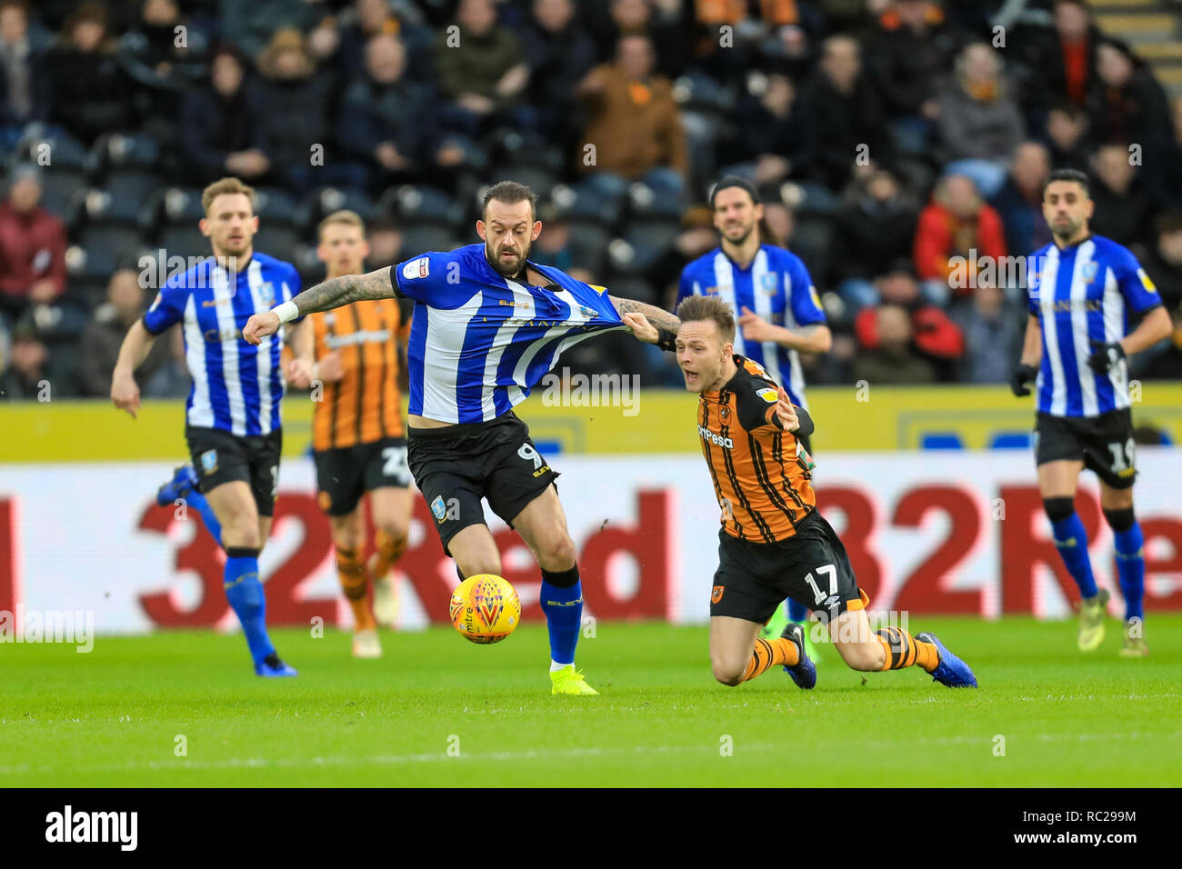 12. Januar 2019, kcom Stadion, Hull, England; Sky Bet Meisterschaft, Hull City vs Sheffield Mittwoch; Steven Fletcher von Sheffield Mittwoch am Ball Quelle: John Hobson/News Bilder der Englischen Football League Bilder unterliegen DataCo Lizenz Stockfoto