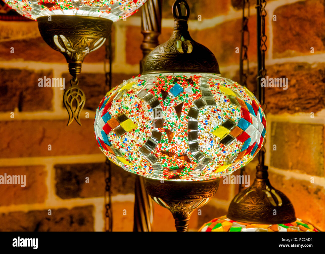 Nahaufnahme von einem hängenden Mosaik Lampe Stockfoto