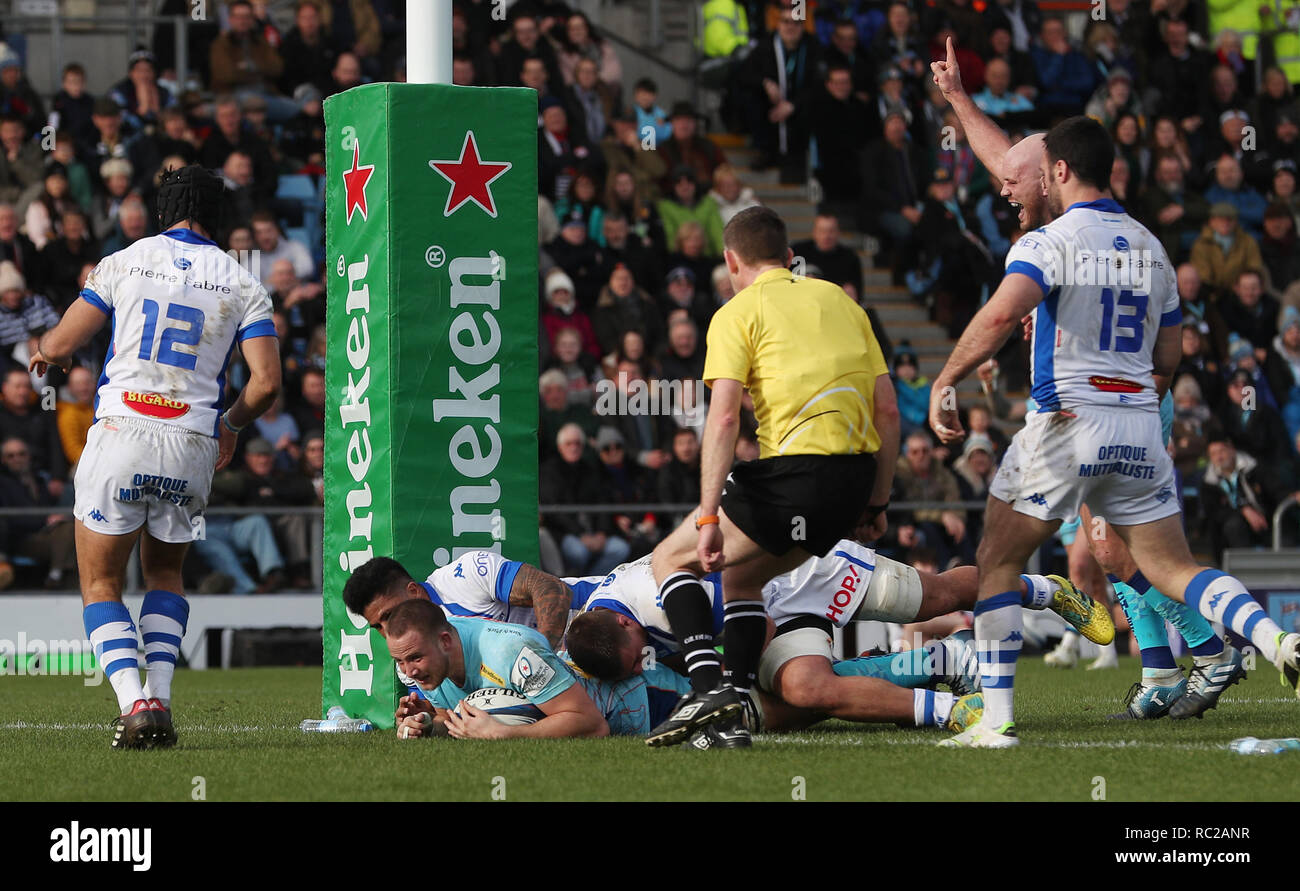 Exeter Leiter Jonny Hill scores ihren dritten versuchen Sie, während der heineken Champions Cup Match am sandigen Park, Exeter. Stockfoto